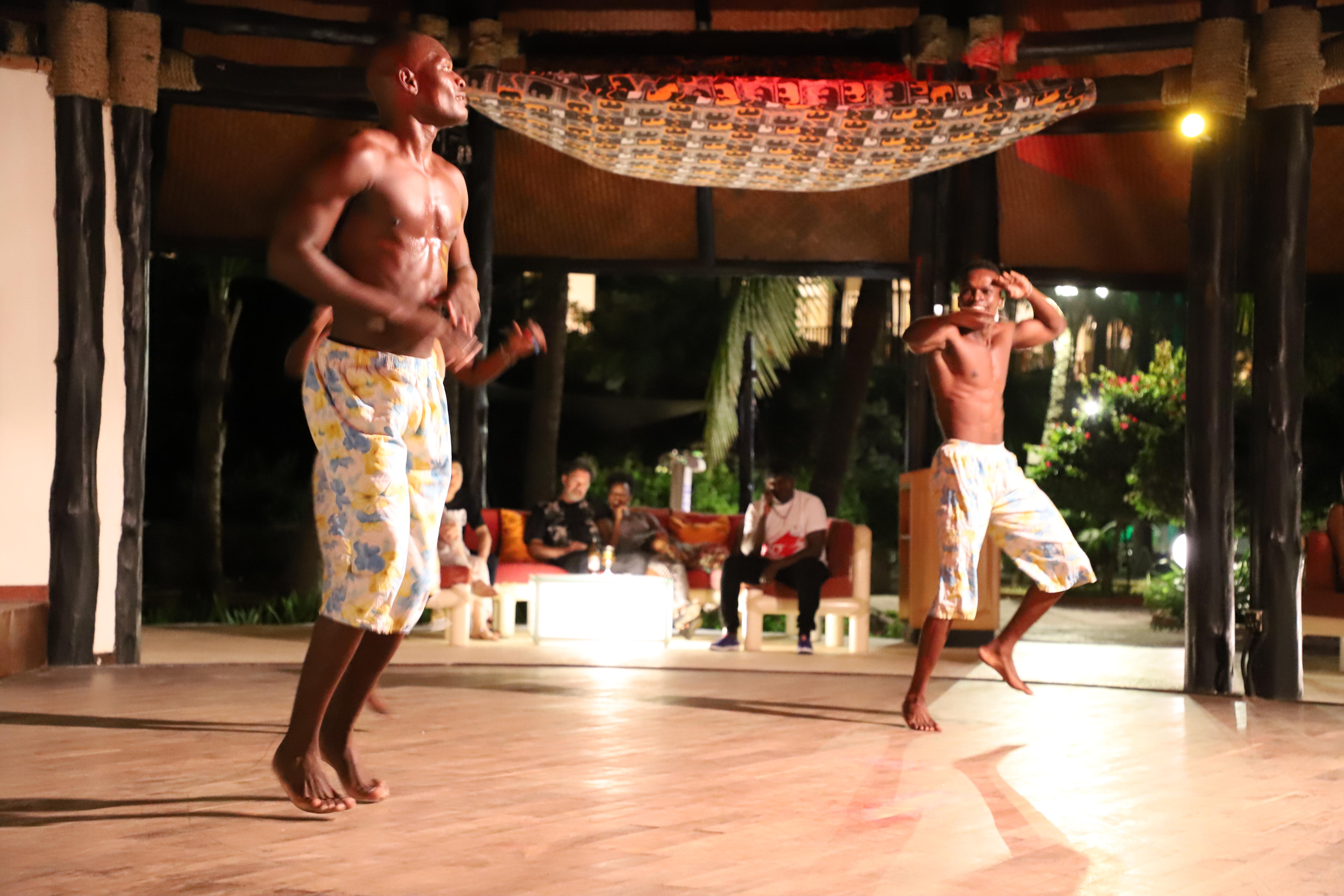 Diani Reef Beach Resort & Spa - Your Beachfront Bliss Awaits Diani Beach Exteriér fotografie Traditional dancers in Mauritius