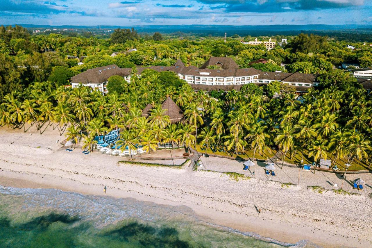 Diani Reef Beach Resort & Spa - Your Beachfront Bliss Awaits Diani Beach Exteriér fotografie Aerial view of the hotel
