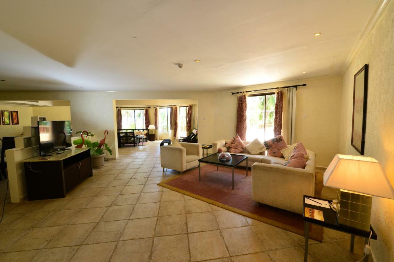 Diani Reef Beach Resort & Spa - Your Beachfront Bliss Awaits Diani Beach Exteriér fotografie A living room in a typical condominium